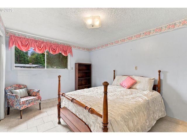 559 Ne 167TH Pl, Portland, OR 97230