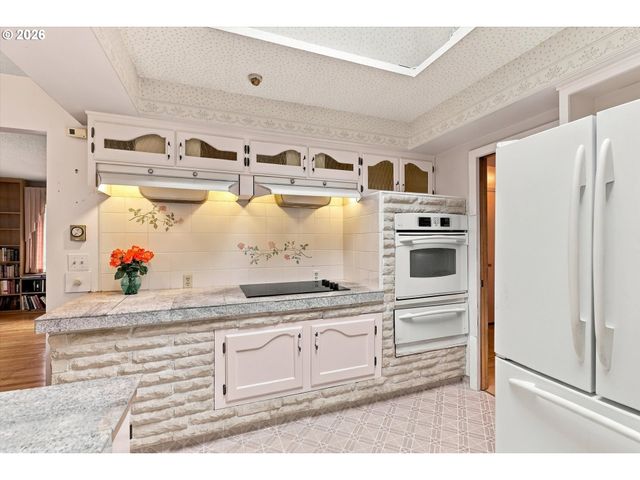 559 Ne 167TH Pl, Portland, OR 97230