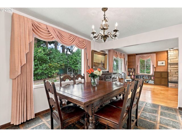 559 Ne 167TH Pl, Portland, OR 97230