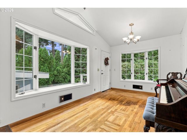 559 Ne 167TH Pl, Portland, OR 97230