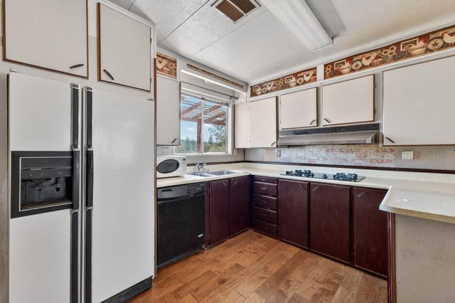 1498 Redwood Dr, Grass Valley, CA 95945