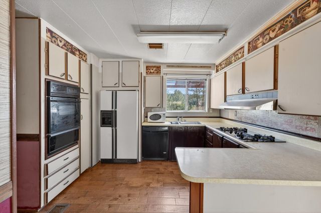 1498 Redwood Dr, Grass Valley, CA 95945
