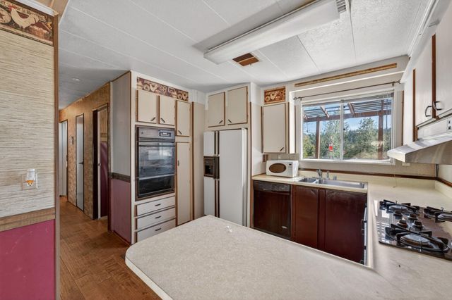 1498 Redwood Dr, Grass Valley, CA 95945