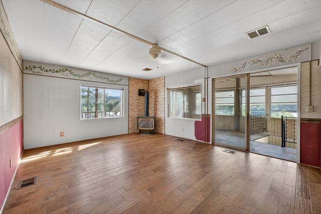 1498 Redwood Dr, Grass Valley, CA 95945