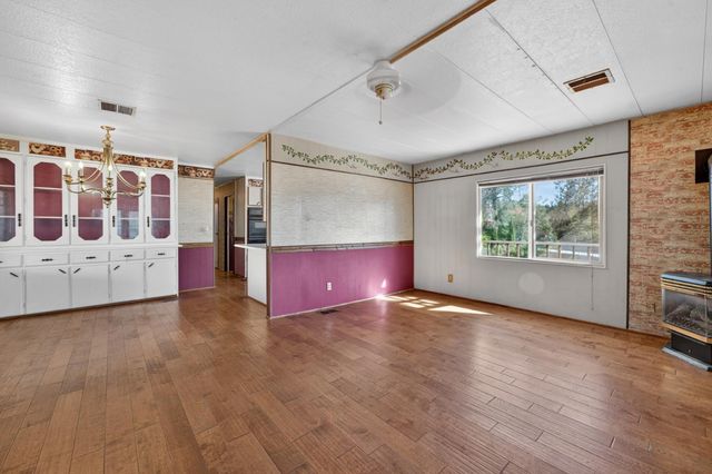 1498 Redwood Dr, Grass Valley, CA 95945