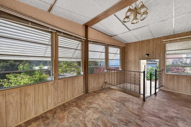 1498 Redwood Dr, Grass Valley, CA 95945