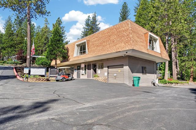 1498 Redwood Dr, Grass Valley, CA 95945