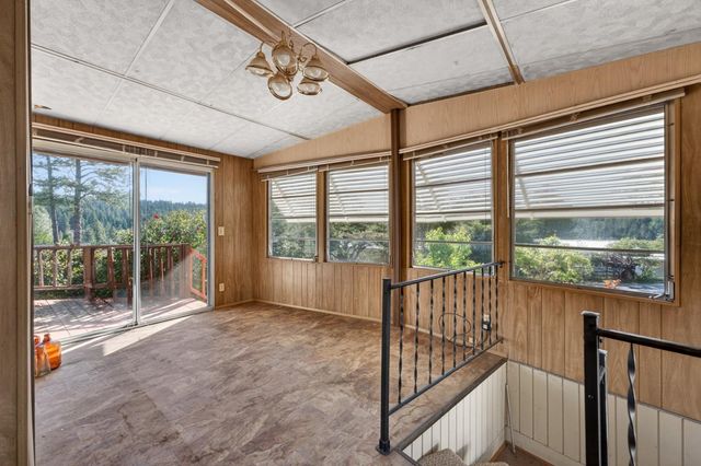 1498 Redwood Dr, Grass Valley, CA 95945