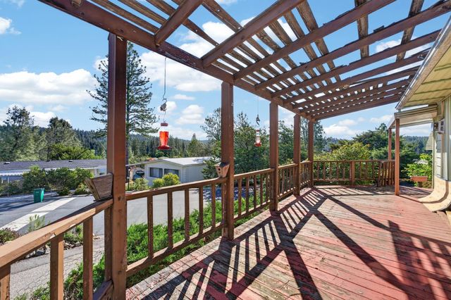 1498 Redwood Dr, Grass Valley, CA 95945
