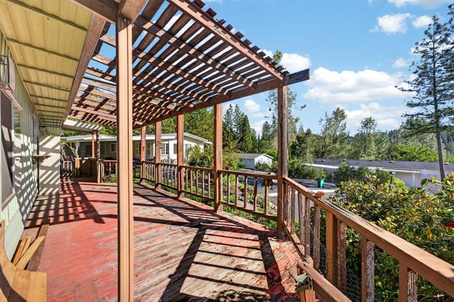 1498 Redwood Dr, Grass Valley, CA 95945