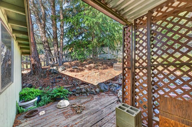 1498 Redwood Dr, Grass Valley, CA 95945