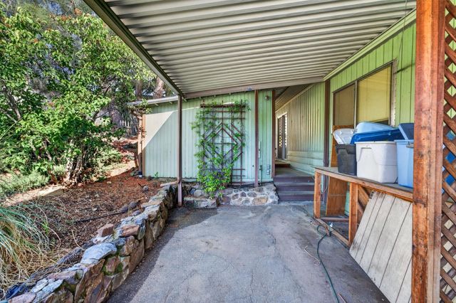 1498 Redwood Dr, Grass Valley, CA 95945