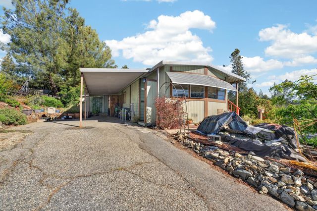 1498 Redwood Dr, Grass Valley, CA 95945