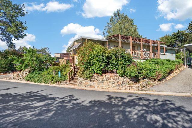 1498 Redwood Dr, Grass Valley, CA 95945