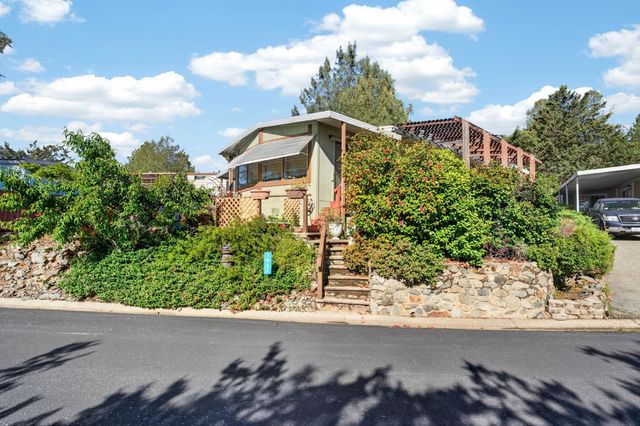 1498 Redwood Dr, Grass Valley, CA 95945