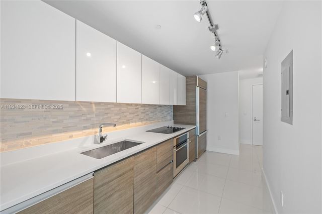 1100 S Miami Ave 1706, Miami, FL 33130