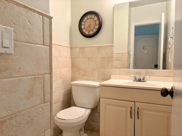 1560 Mckinley Street 115w, Hollywood, FL 33020