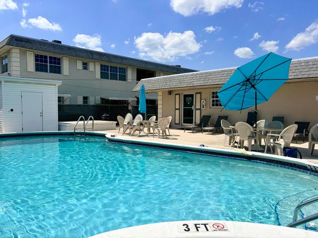 1560 Mckinley Street 115w, Hollywood, FL 33020