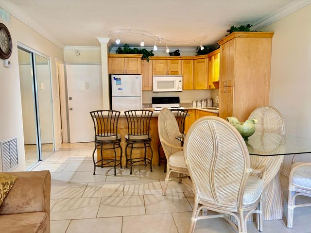 1560 Mckinley Street 115w, Hollywood, FL 33020