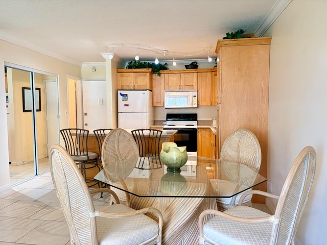 1560 Mckinley Street 115w, Hollywood, FL 33020
