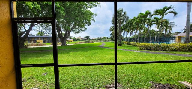1617 Meadows Circle W, Boynton Beach, FL 33436