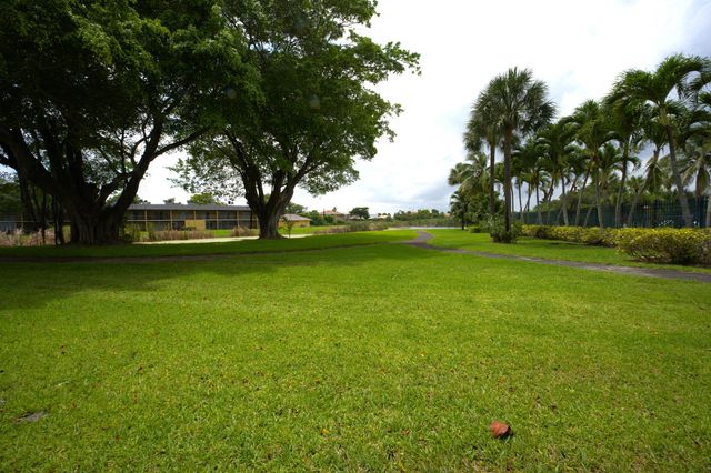 1617 Meadows Circle W, Boynton Beach, FL 33436