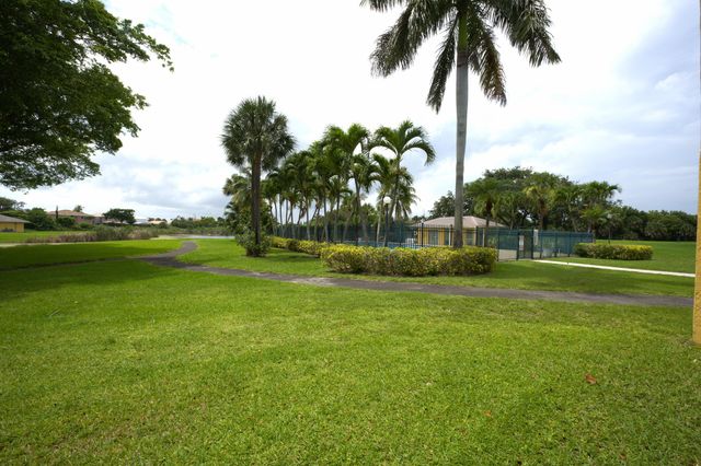 1617 Meadows Circle W, Boynton Beach, FL 33436