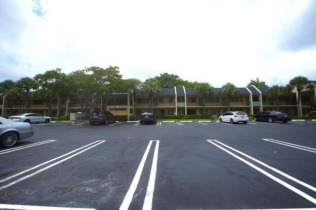 1617 Meadows Circle W, Boynton Beach, FL 33436