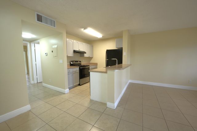 1617 Meadows Circle W, Boynton Beach, FL 33436