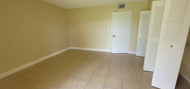 1617 Meadows Circle W, Boynton Beach, FL 33436