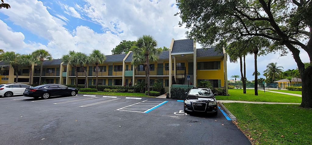 1617 Meadows Circle W, Boynton Beach, FL 33436