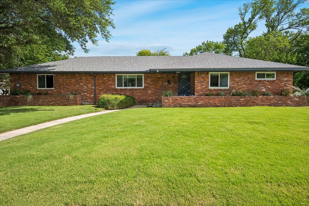 2203 Healey Drive, Dallas, TX 75228