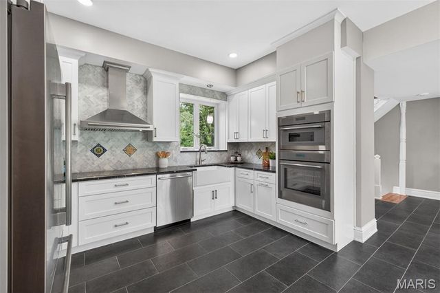 4 Litzsinger Lane, Ladue, MO 63124