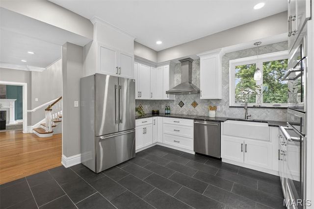 4 Litzsinger Lane, Ladue, MO 63124