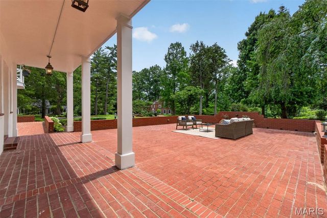 4 Litzsinger Lane, Ladue, MO 63124