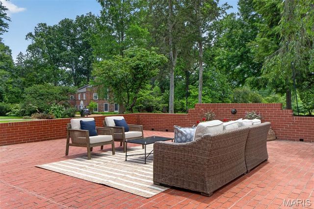 4 Litzsinger Lane, Ladue, MO 63124