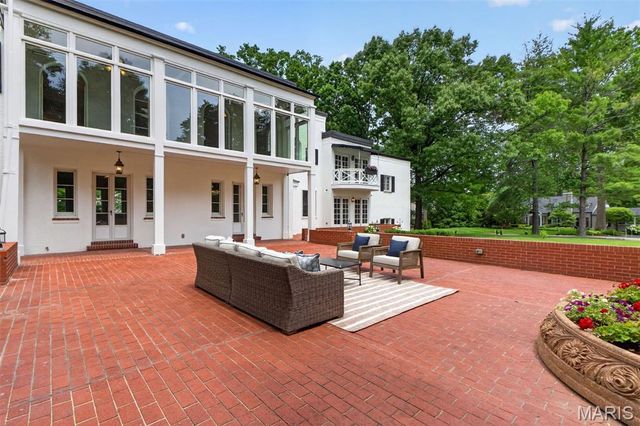 4 Litzsinger Lane, Ladue, MO 63124