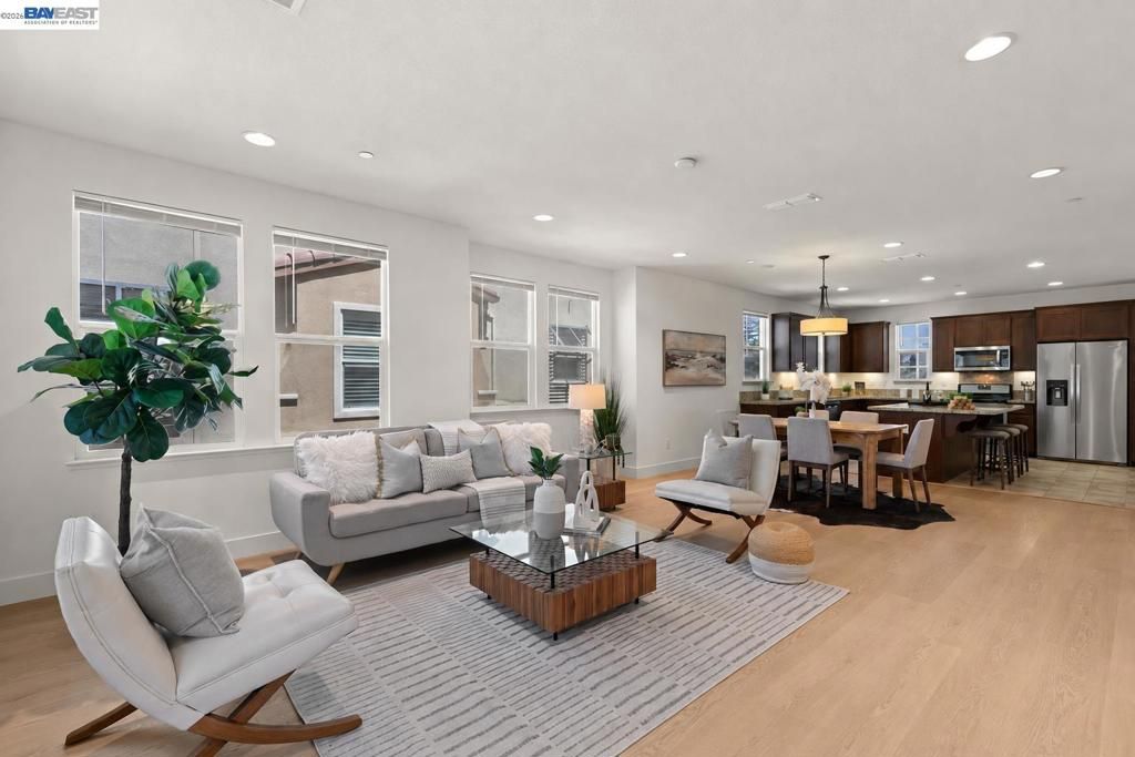 Image 7 of property listing at 34623 Acquaviva Ter, Fremont, CA 94555