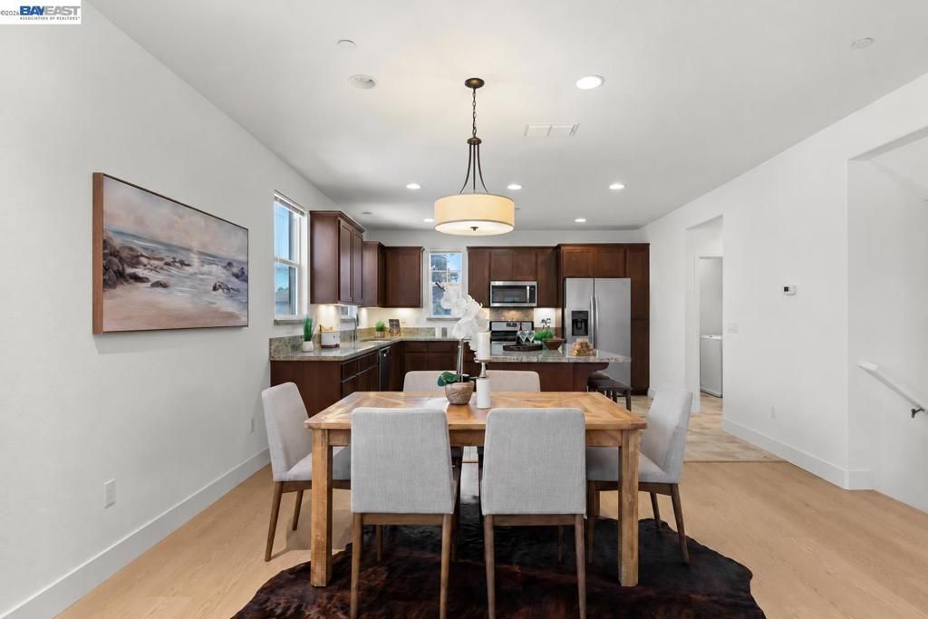 Image 9 of property listing at 34623 Acquaviva Ter, Fremont, CA 94555
