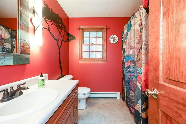 354 Moon Hill Rd, Northbridge, MA 01534