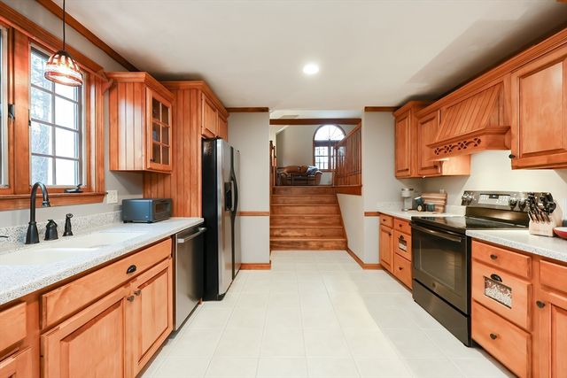 354 Moon Hill Rd, Northbridge, MA 01534