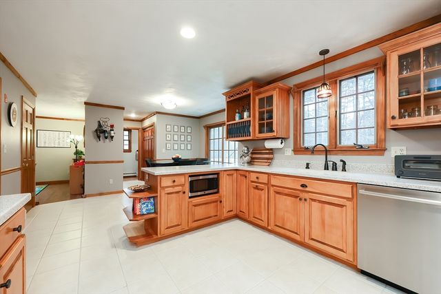 354 Moon Hill Rd, Northbridge, MA 01534