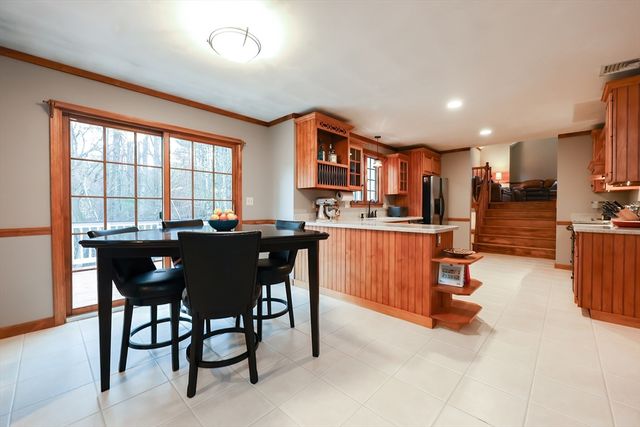 354 Moon Hill Rd, Northbridge, MA 01534