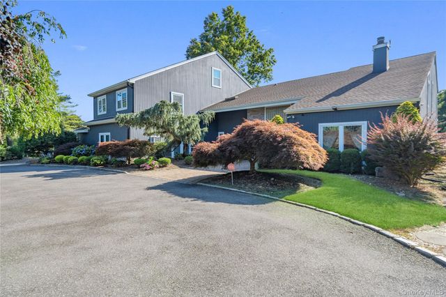 26 Tamara Court, Melville, NY 11747
