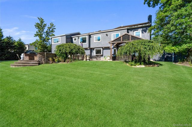 26 Tamara Court, Melville, NY 11747