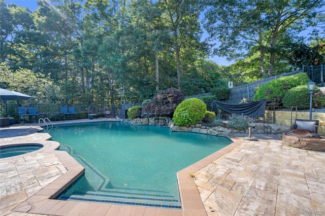 26 Tamara Court, Melville, NY 11747