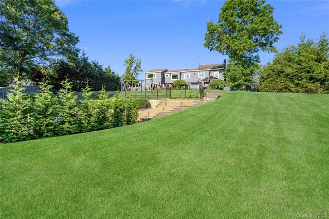 26 Tamara Court, Melville, NY 11747