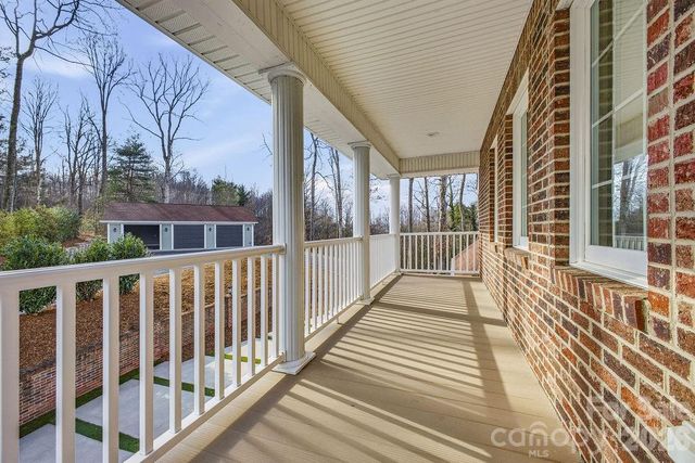 38 Sweetwater Oaks Drive, Fletcher, NC 28732