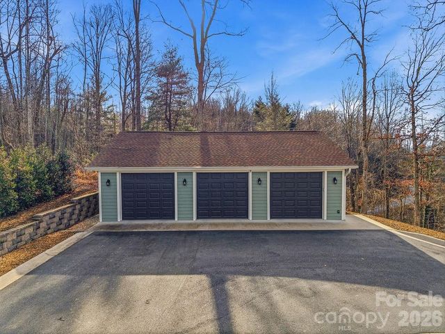 38 Sweetwater Oaks Drive, Fletcher, NC 28732