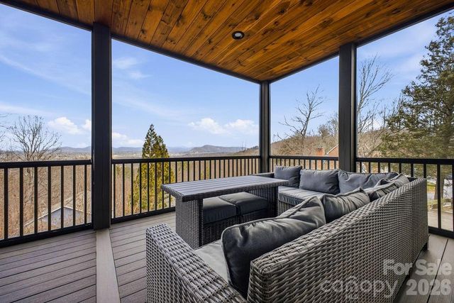 38 Sweetwater Oaks Drive, Fletcher, NC 28732